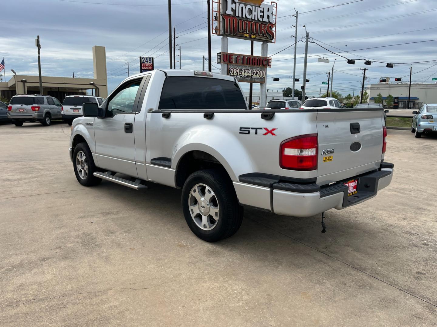 2009 SILVER /black Ford F-150 STX Flareside 2WD (1FTRF02W49K) with an 4.6L V8 SOHC 16V engine, Automatic transmission, located at 14700 Tomball Parkway 249, Houston, TX, 77086, (281) 444-2200, 29.928619, -95.504074 - Photo#4