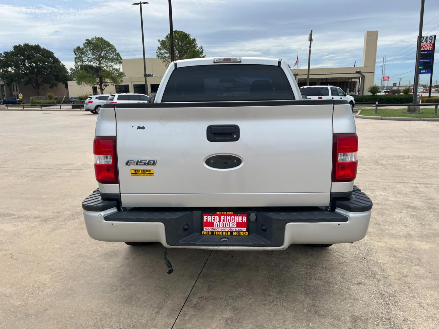 2009 SILVER /black Ford F-150 STX Flareside 2WD (1FTRF02W49K) with an 4.6L V8 SOHC 16V engine, Automatic transmission, located at 14700 Tomball Parkway 249, Houston, TX, 77086, (281) 444-2200, 29.928619, -95.504074 - Photo#5