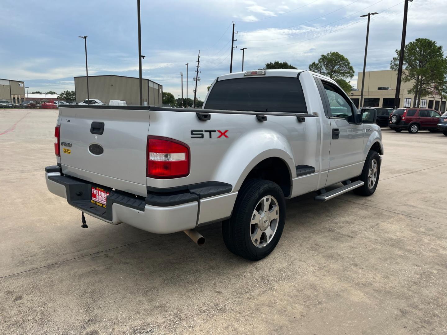 2009 SILVER /black Ford F-150 STX Flareside 2WD (1FTRF02W49K) with an 4.6L V8 SOHC 16V engine, Automatic transmission, located at 14700 Tomball Parkway 249, Houston, TX, 77086, (281) 444-2200, 29.928619, -95.504074 - Photo#6