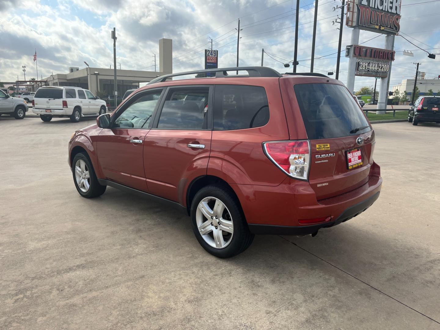 2010 orange /black Subaru Forester 2.5X Premium (JF2SH6CCXAH) with an 2.5L H4 SOHC 16V engine, 4-Speed Automatic transmission, located at 14700 Tomball Parkway 249, Houston, TX, 77086, (281) 444-2200, 29.928619, -95.504074 - Photo#4