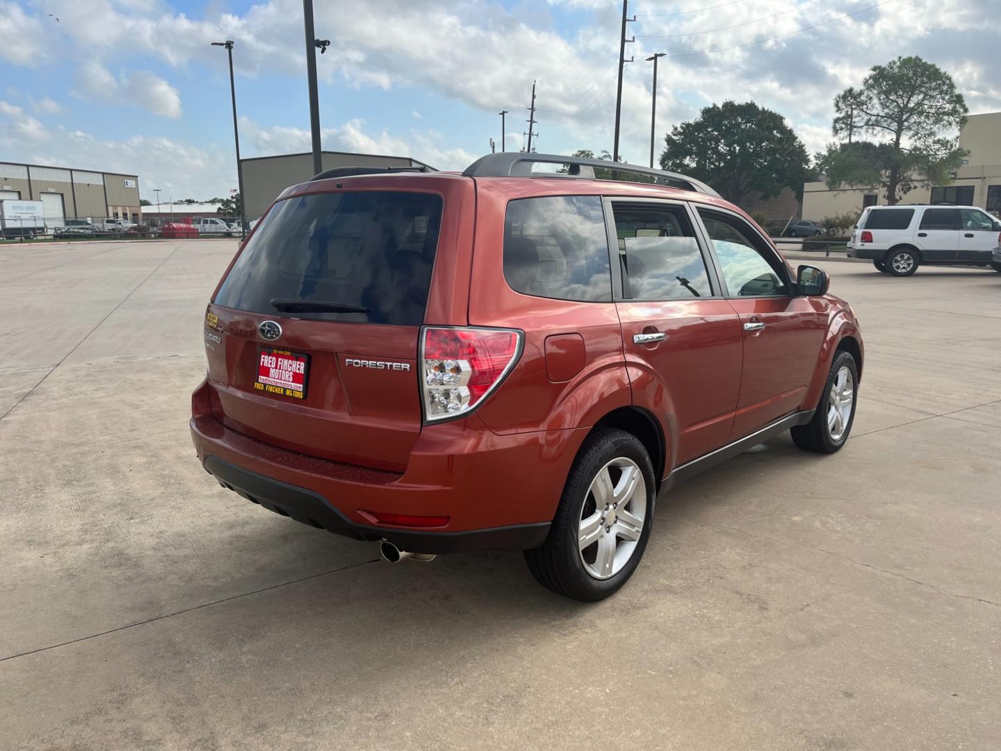 2010 orange /black Subaru Forester 2.5X Premium (JF2SH6CCXAH) with an 2.5L H4 SOHC 16V engine, 4-Speed Automatic transmission, located at 14700 Tomball Parkway 249, Houston, TX, 77086, (281) 444-2200, 29.928619, -95.504074 - Photo#6