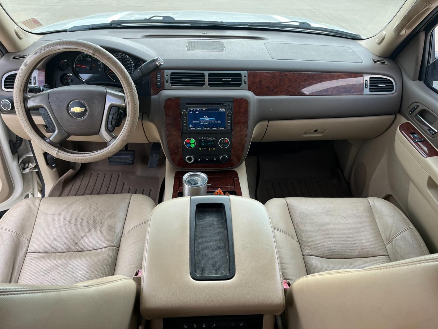 2011 white /tan Chevrolet Suburban LTZ 1500 2WD (1GNSCKE06BR) with an 5.3L V8 OHV 16V FFV engine, 4-Speed Automatic transmission, located at 14700 Tomball Parkway 249, Houston, TX, 77086, (281) 444-2200, 29.928619, -95.504074 - Photo#10