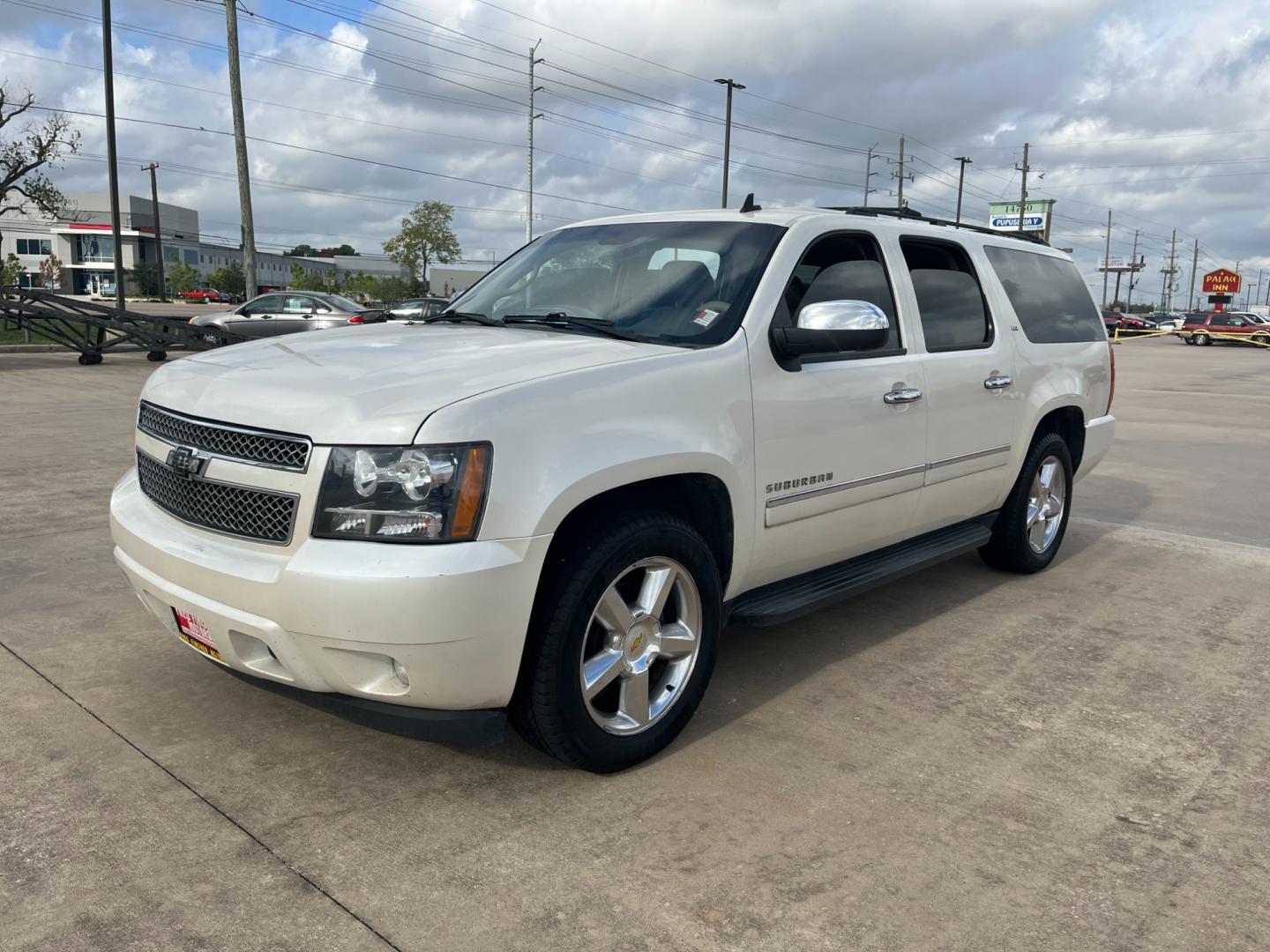 2011 white /tan Chevrolet Suburban LTZ 1500 2WD (1GNSCKE06BR) with an 5.3L V8 OHV 16V FFV engine, 4-Speed Automatic transmission, located at 14700 Tomball Parkway 249, Houston, TX, 77086, (281) 444-2200, 29.928619, -95.504074 - Photo#2