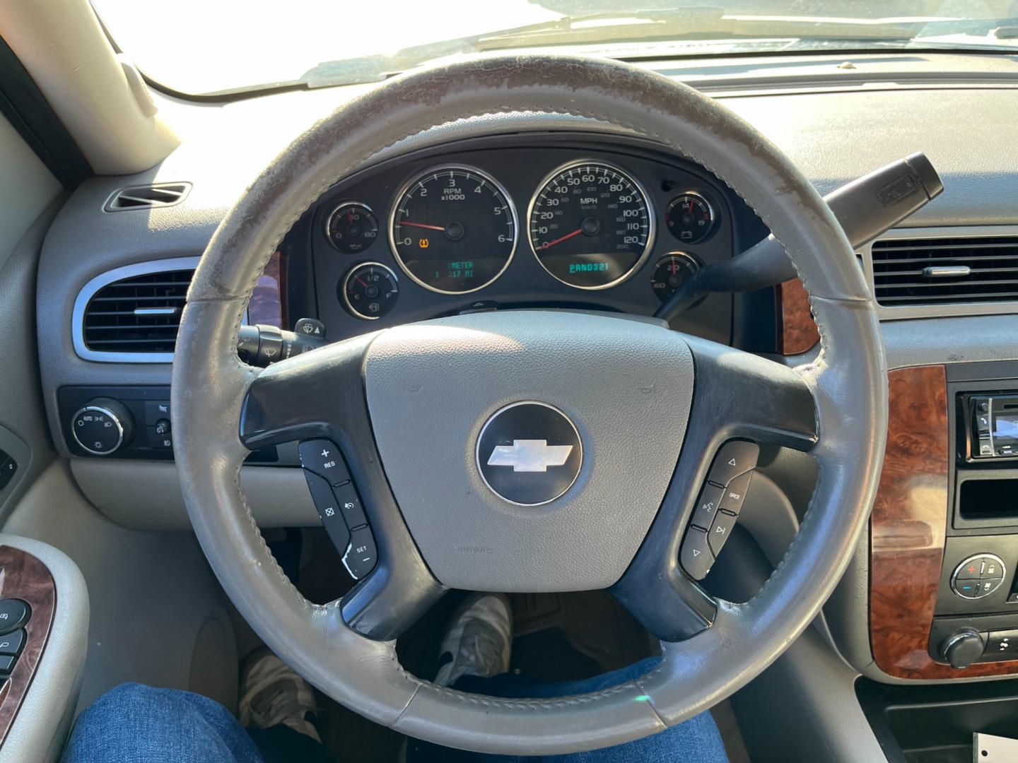 2007 SILVER /gray Chevrolet Suburban LS 1500 2WD (3GNFC16007G) with an 5.3L V8 OHV 16V FFV engine, 4-Speed Automatic Overdrive transmission, located at 14700 Tomball Parkway 249, Houston, TX, 77086, (281) 444-2200, 29.928619, -95.504074 - Photo#16