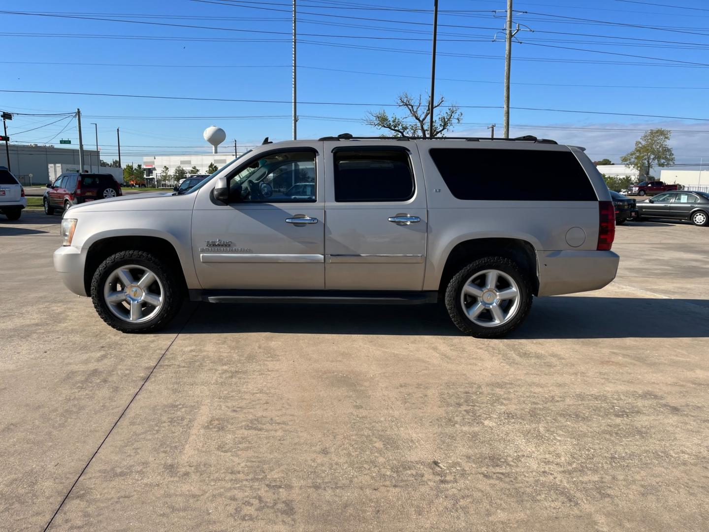 2007 SILVER /gray Chevrolet Suburban LS 1500 2WD (3GNFC16007G) with an 5.3L V8 OHV 16V FFV engine, 4-Speed Automatic Overdrive transmission, located at 14700 Tomball Parkway 249, Houston, TX, 77086, (281) 444-2200, 29.928619, -95.504074 - Photo#3