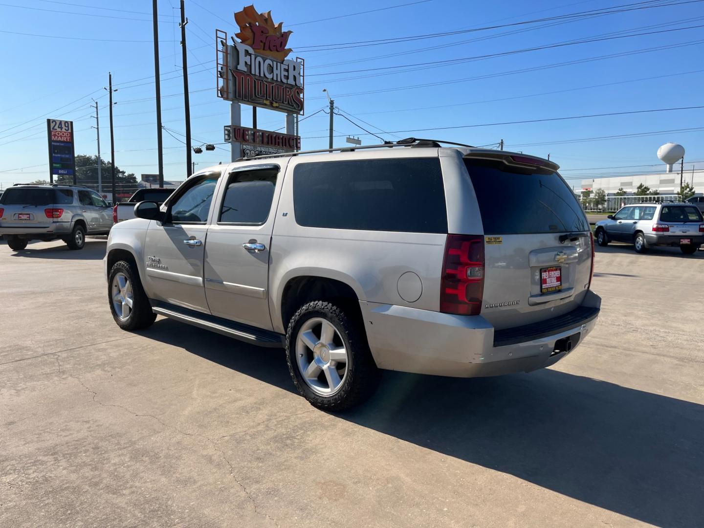 2007 SILVER /gray Chevrolet Suburban LS 1500 2WD (3GNFC16007G) with an 5.3L V8 OHV 16V FFV engine, 4-Speed Automatic Overdrive transmission, located at 14700 Tomball Parkway 249, Houston, TX, 77086, (281) 444-2200, 29.928619, -95.504074 - Photo#4