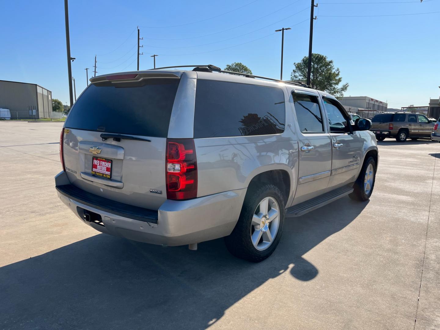 2007 SILVER /gray Chevrolet Suburban LS 1500 2WD (3GNFC16007G) with an 5.3L V8 OHV 16V FFV engine, 4-Speed Automatic Overdrive transmission, located at 14700 Tomball Parkway 249, Houston, TX, 77086, (281) 444-2200, 29.928619, -95.504074 - Photo#6