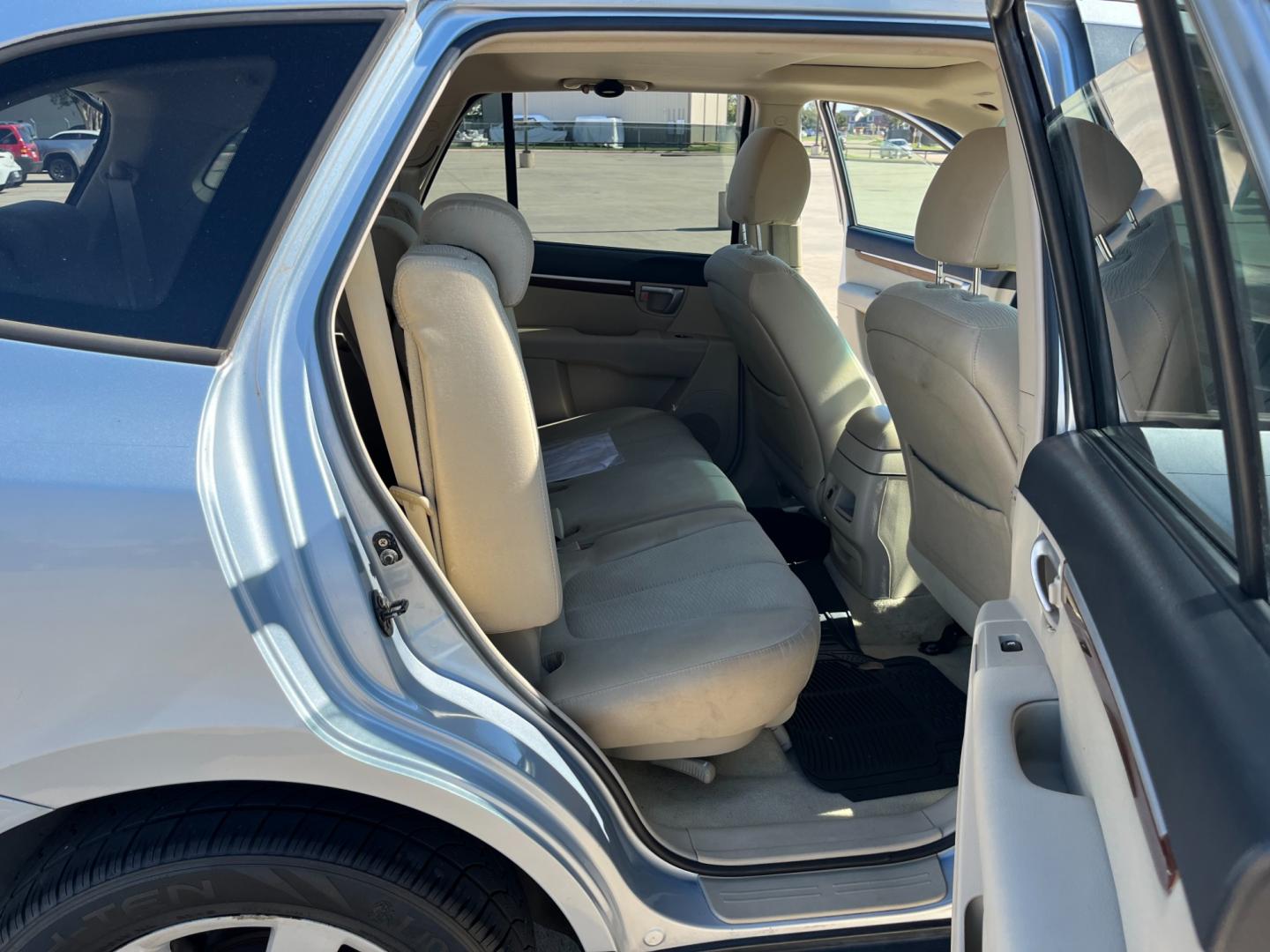 2007 blue /TAN Hyundai Santa Fe Limited (5NMSH13E87H) with an 3.3L V6 DOHC 24V engine, 5-Speed Automatic Overdrive transmission, located at 14700 Tomball Parkway 249, Houston, TX, 77086, (281) 444-2200, 29.928619, -95.504074 - Photo#13