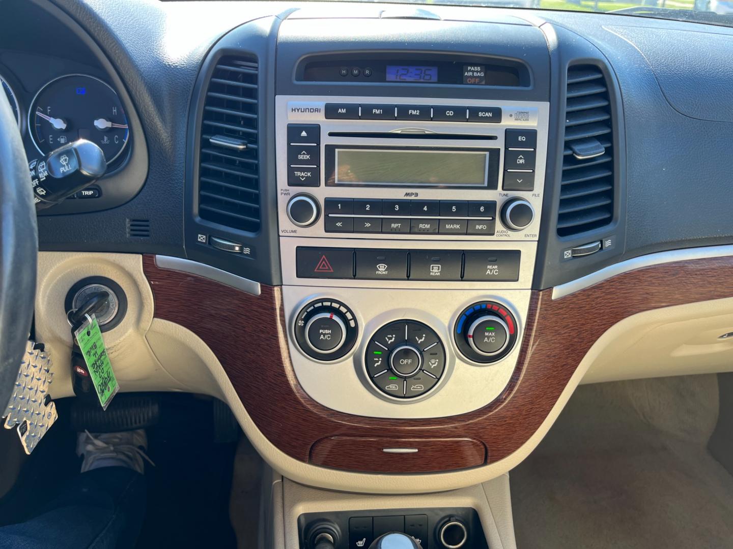 2007 blue /TAN Hyundai Santa Fe Limited (5NMSH13E87H) with an 3.3L V6 DOHC 24V engine, 5-Speed Automatic Overdrive transmission, located at 14700 Tomball Parkway 249, Houston, TX, 77086, (281) 444-2200, 29.928619, -95.504074 - Photo#16