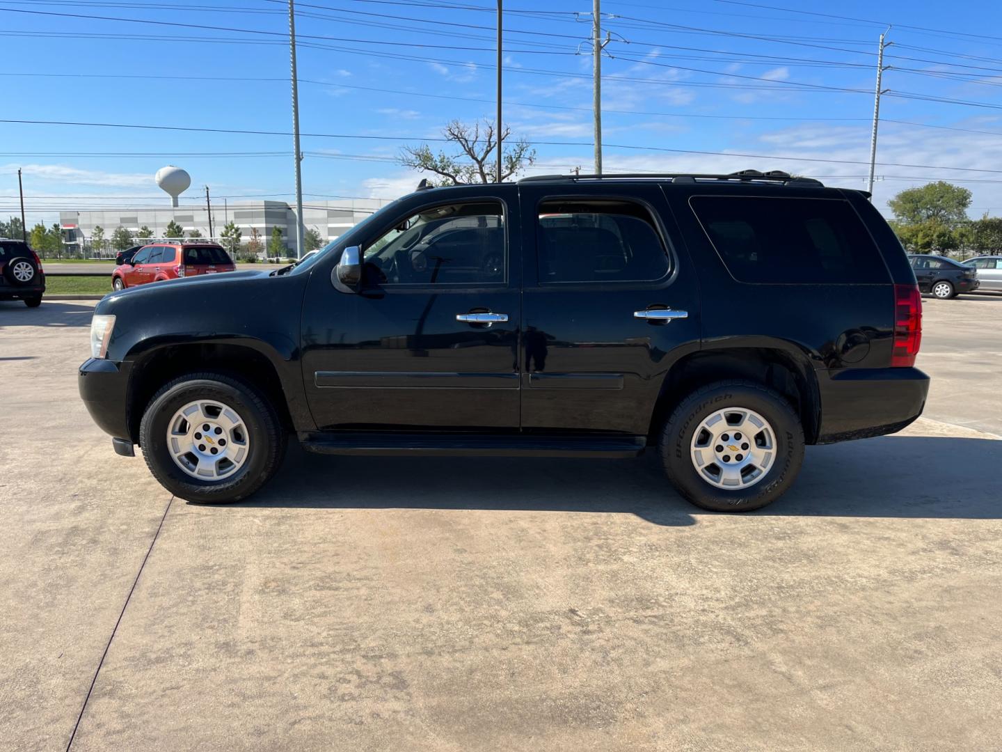 2009 Black /black Chevrolet Tahoe LT1 2WD (1GNFC23099R) with an 5.3L V8 OHV 16V FFV engine, 6-Speed Automatic transmission, located at 14700 Tomball Parkway 249, Houston, TX, 77086, (281) 444-2200, 29.928619, -95.504074 - Photo#3