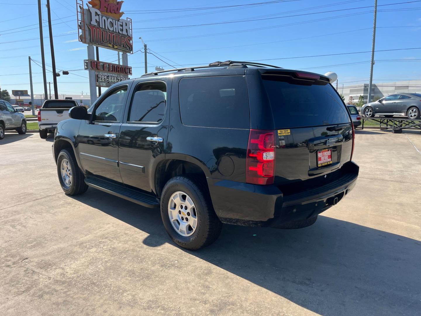 2009 Black /black Chevrolet Tahoe LT1 2WD (1GNFC23099R) with an 5.3L V8 OHV 16V FFV engine, 6-Speed Automatic transmission, located at 14700 Tomball Parkway 249, Houston, TX, 77086, (281) 444-2200, 29.928619, -95.504074 - Photo#4