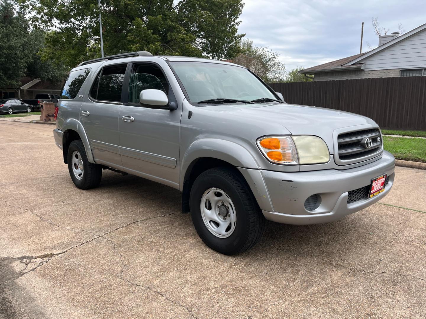 2001 SILVER /gray Toyota Sequoia SR5 4WD (5TDBT44AX1S) with an 4.7L V8 SOHC 16V engine, 4-Speed Automatic Overdrive transmission, located at 14700 Tomball Parkway 249, Houston, TX, 77086, (281) 444-2200, 29.928619, -95.504074 - Photo#0