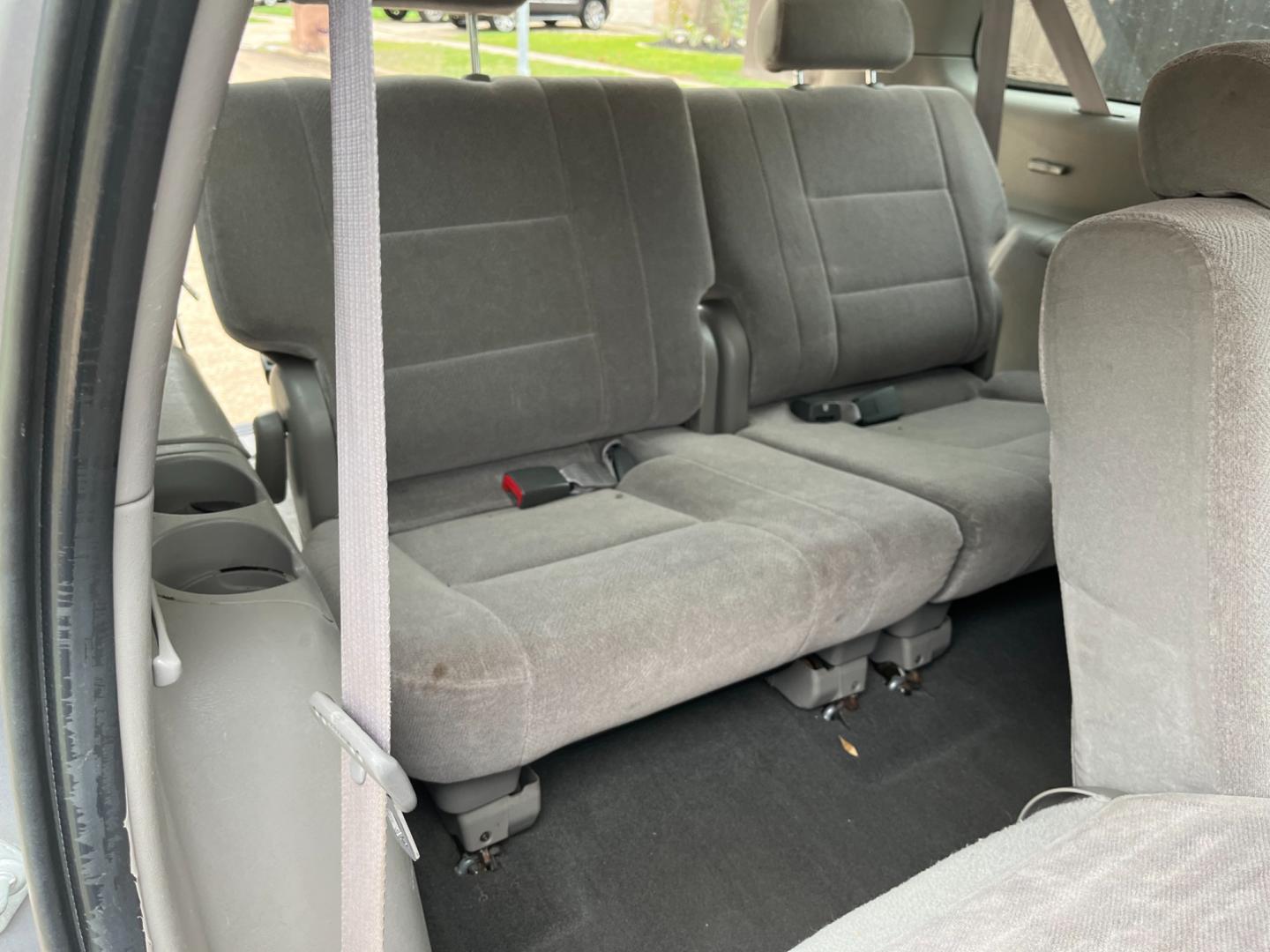 2001 SILVER /gray Toyota Sequoia SR5 4WD (5TDBT44AX1S) with an 4.7L V8 SOHC 16V engine, 4-Speed Automatic Overdrive transmission, located at 14700 Tomball Parkway 249, Houston, TX, 77086, (281) 444-2200, 29.928619, -95.504074 - Photo#11