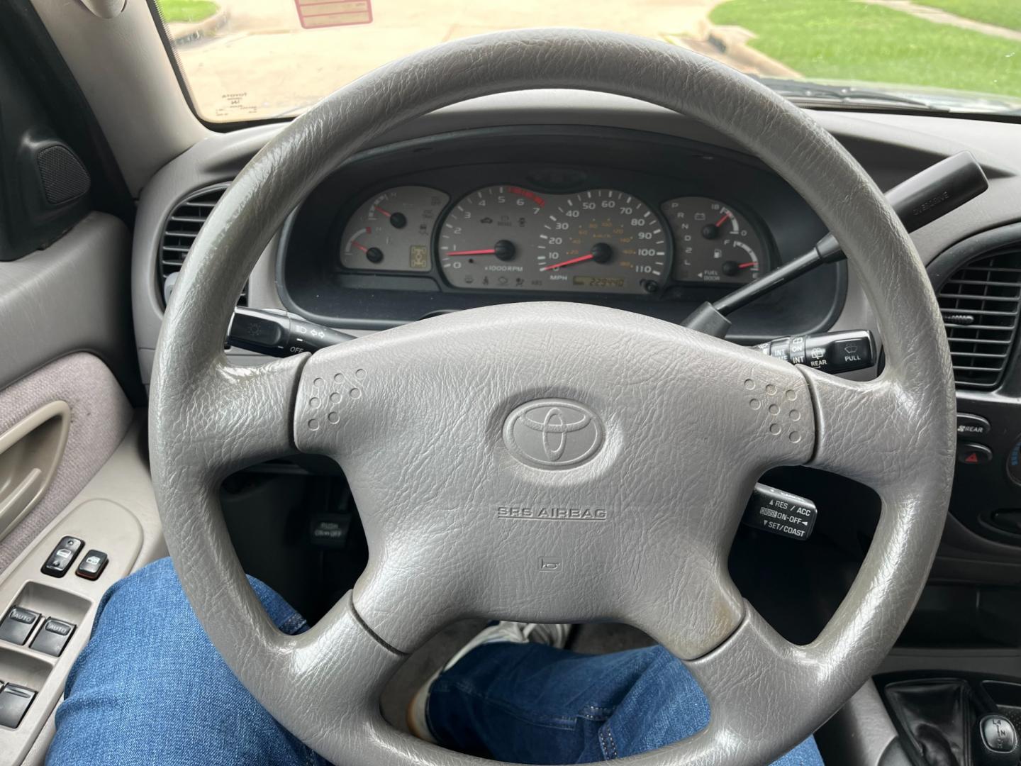 2001 SILVER /gray Toyota Sequoia SR5 4WD (5TDBT44AX1S) with an 4.7L V8 SOHC 16V engine, 4-Speed Automatic Overdrive transmission, located at 14700 Tomball Parkway 249, Houston, TX, 77086, (281) 444-2200, 29.928619, -95.504074 - Photo#15