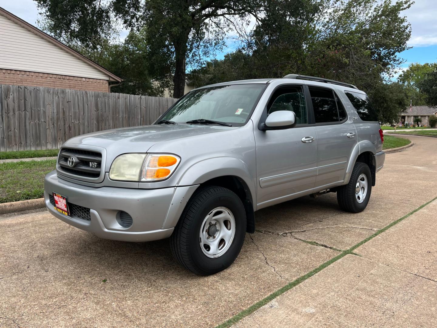 2001 SILVER /gray Toyota Sequoia SR5 4WD (5TDBT44AX1S) with an 4.7L V8 SOHC 16V engine, 4-Speed Automatic Overdrive transmission, located at 14700 Tomball Parkway 249, Houston, TX, 77086, (281) 444-2200, 29.928619, -95.504074 - Photo#1