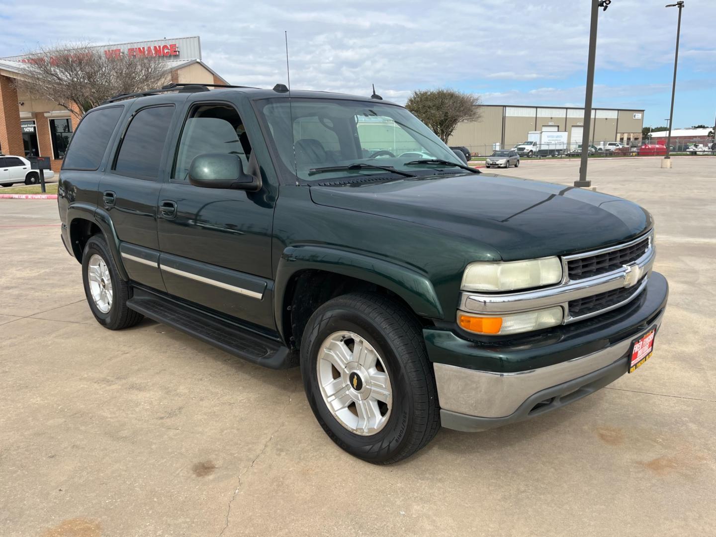 2004 green /gray Chevrolet Tahoe 2WD (1GNEC13Z84R) with an 5.3L V8 OHV 16V FFV engine, 4-Speed Automatic Overdrive transmission, located at 14700 Tomball Parkway 249, Houston, TX, 77086, (281) 444-2200, 29.928619, -95.504074 - Photo#0