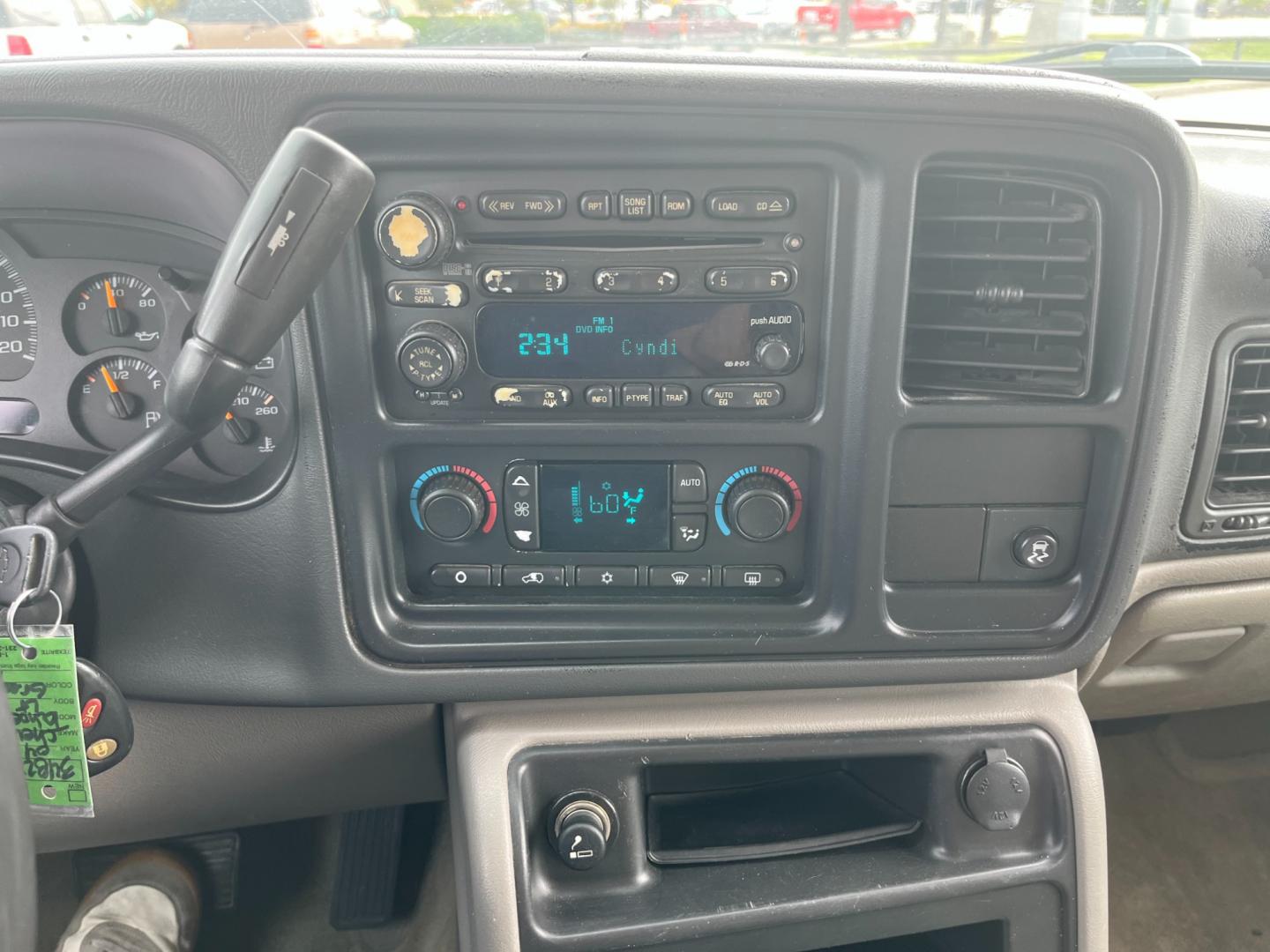 2004 green /gray Chevrolet Tahoe 2WD (1GNEC13Z84R) with an 5.3L V8 OHV 16V FFV engine, 4-Speed Automatic Overdrive transmission, located at 14700 Tomball Parkway 249, Houston, TX, 77086, (281) 444-2200, 29.928619, -95.504074 - Photo#14