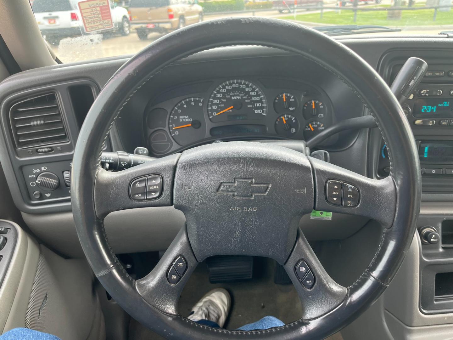 2004 green /gray Chevrolet Tahoe 2WD (1GNEC13Z84R) with an 5.3L V8 OHV 16V FFV engine, 4-Speed Automatic Overdrive transmission, located at 14700 Tomball Parkway 249, Houston, TX, 77086, (281) 444-2200, 29.928619, -95.504074 - Photo#15