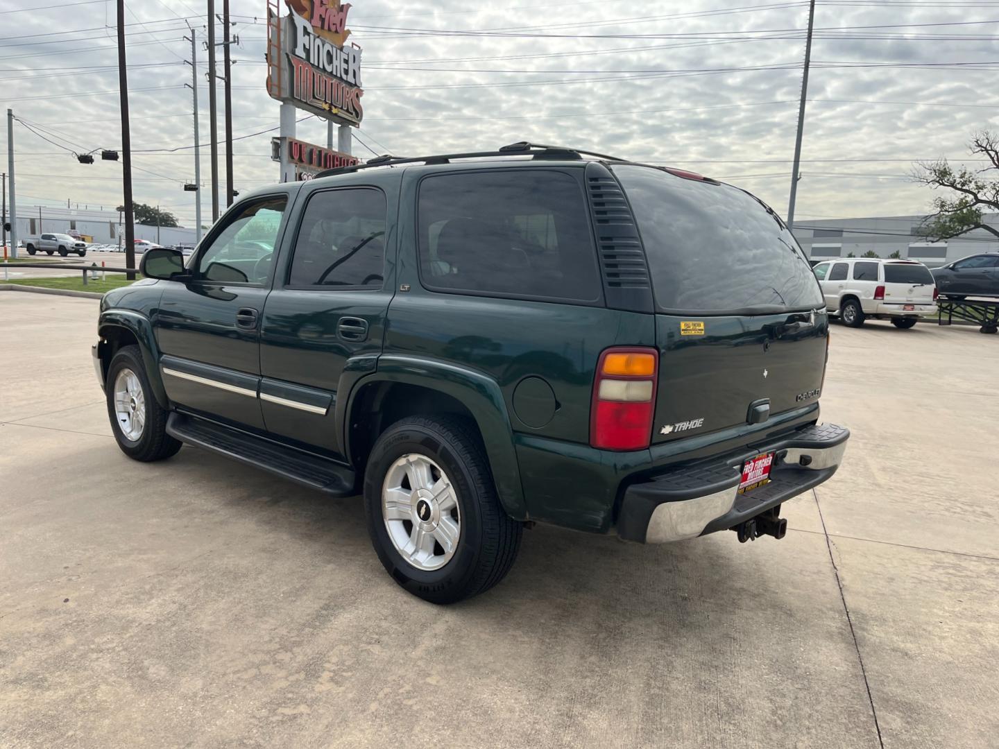 2004 green /gray Chevrolet Tahoe 2WD (1GNEC13Z84R) with an 5.3L V8 OHV 16V FFV engine, 4-Speed Automatic Overdrive transmission, located at 14700 Tomball Parkway 249, Houston, TX, 77086, (281) 444-2200, 29.928619, -95.504074 - Photo#4