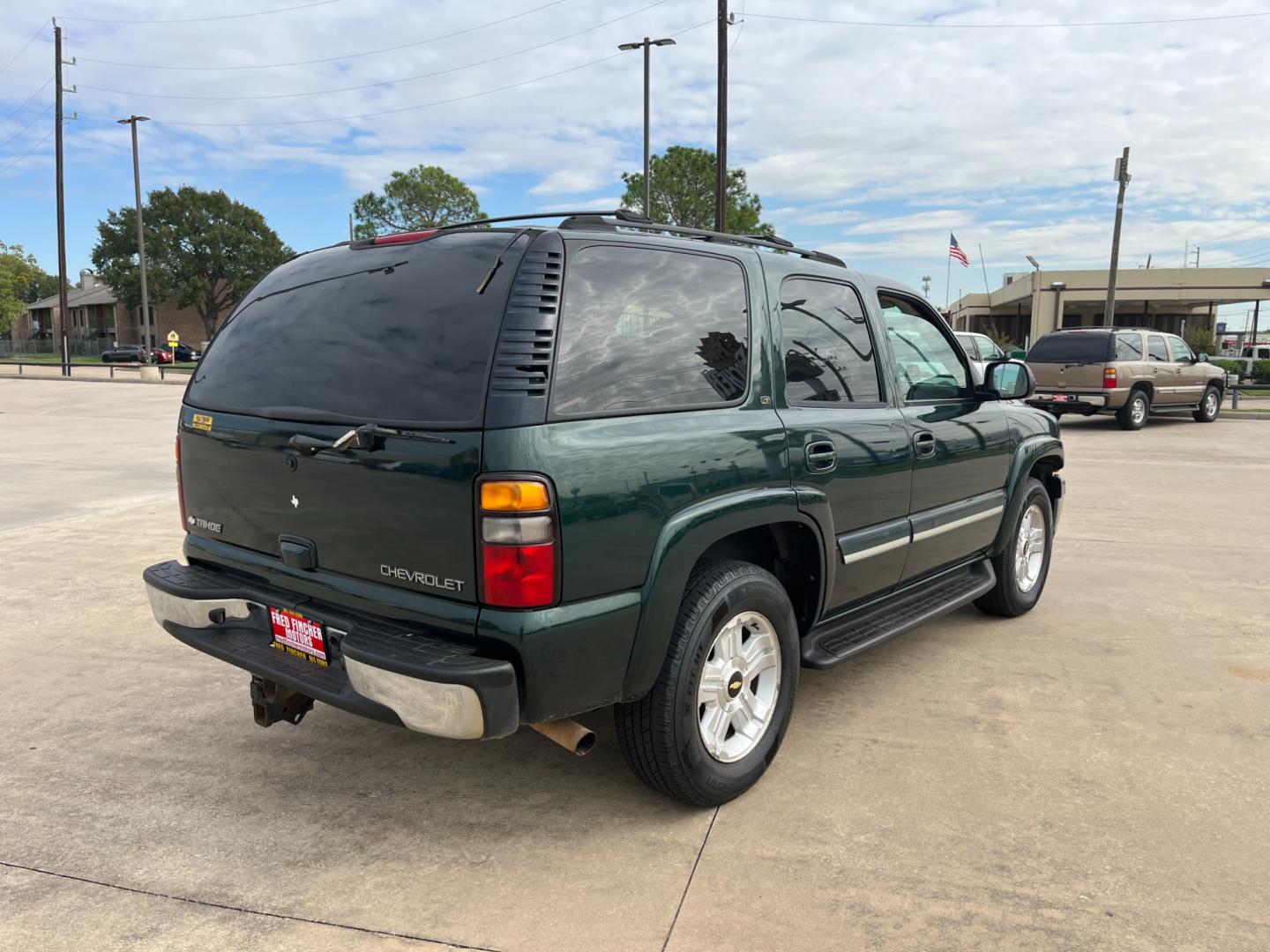 2004 green /gray Chevrolet Tahoe 2WD (1GNEC13Z84R) with an 5.3L V8 OHV 16V FFV engine, 4-Speed Automatic Overdrive transmission, located at 14700 Tomball Parkway 249, Houston, TX, 77086, (281) 444-2200, 29.928619, -95.504074 - Photo#6