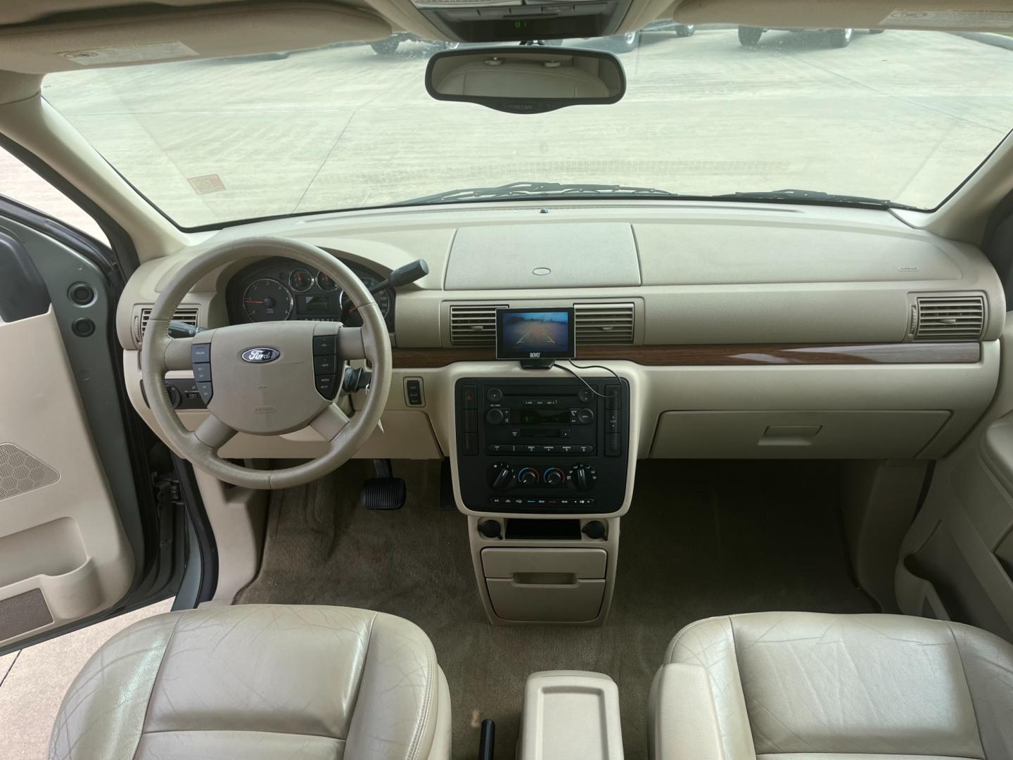 2004 green /TAN Ford Freestar SEL (2FMZA52264B) with an 4.2L V6 OHV 12V engine, 4-Speed Automatic Overdrive transmission, located at 14700 Tomball Parkway 249, Houston, TX, 77086, (281) 444-2200, 29.928619, -95.504074 - Photo#11