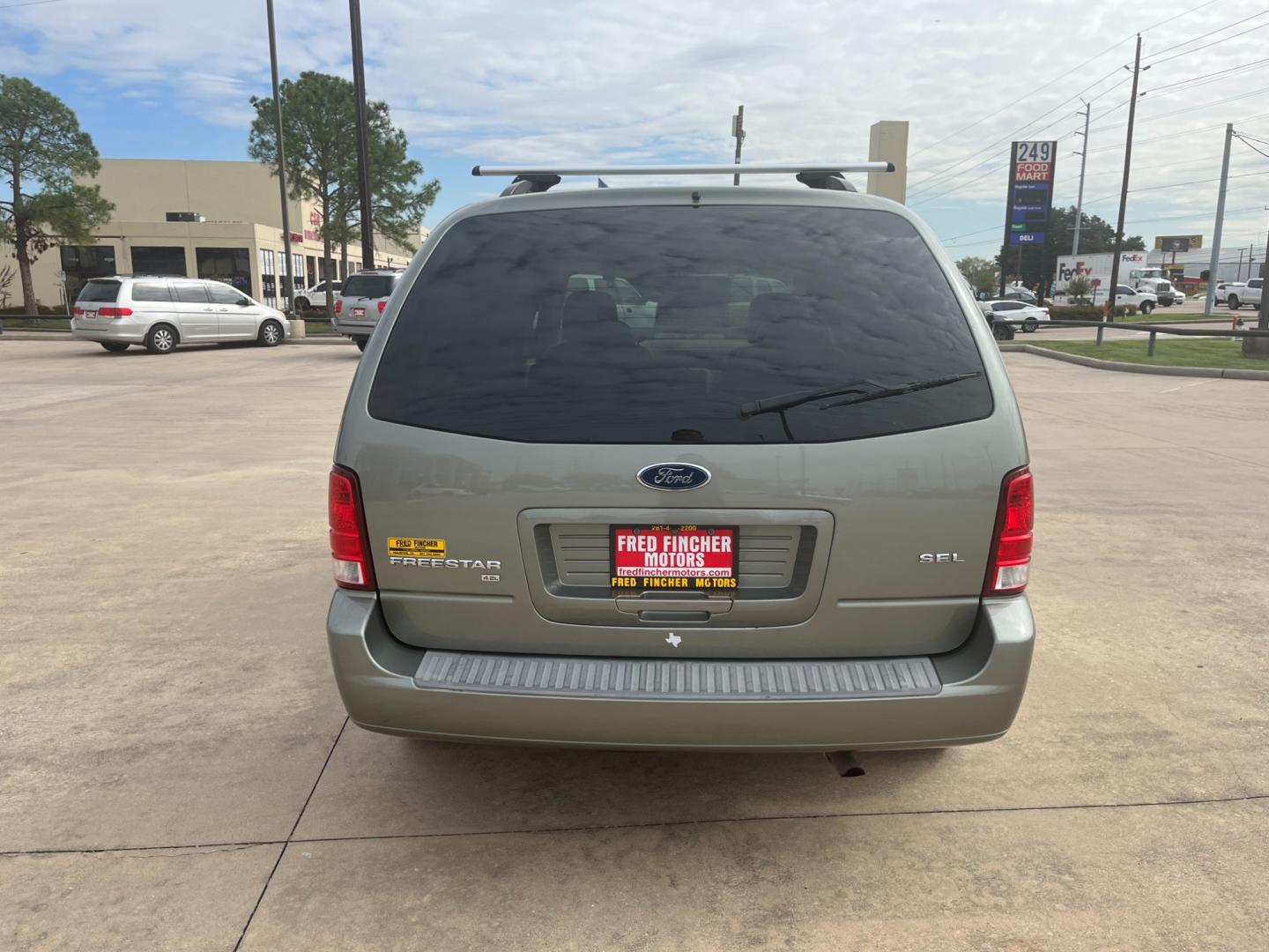 2004 green /TAN Ford Freestar SEL (2FMZA52264B) with an 4.2L V6 OHV 12V engine, 4-Speed Automatic Overdrive transmission, located at 14700 Tomball Parkway 249, Houston, TX, 77086, (281) 444-2200, 29.928619, -95.504074 - Photo#5