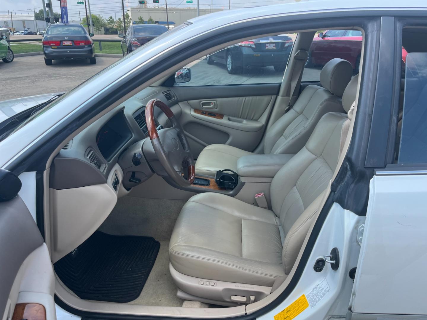 2000 white /TAN Lexus ES 300 Base (JT8BF28G4Y5) with an 3.0L V6 DOHC 24V engine, 4-Speed Automatic Overdrive transmission, located at 14700 Tomball Parkway 249, Houston, TX, 77086, (281) 444-2200, 29.928619, -95.504074 - Photo#8