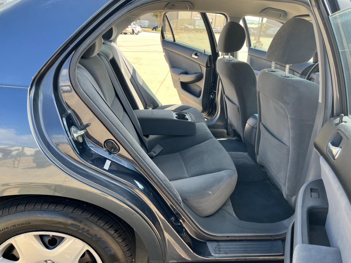 2005 blue /TAN Honda Accord (1HGCM665X5A) , Automatic transmission, located at 14700 Tomball Parkway 249, Houston, TX, 77086, (281) 444-2200, 29.928619, -95.504074 - Photo#10