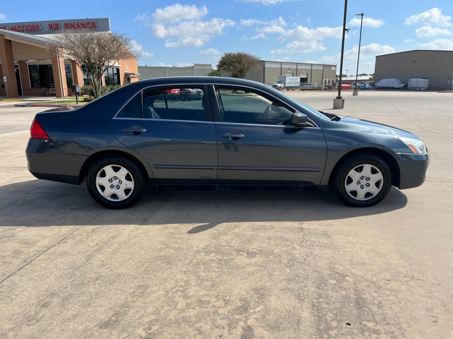 2005 blue /TAN Honda Accord (1HGCM665X5A) , Automatic transmission, located at 14700 Tomball Parkway 249, Houston, TX, 77086, (281) 444-2200, 29.928619, -95.504074 - Photo#7