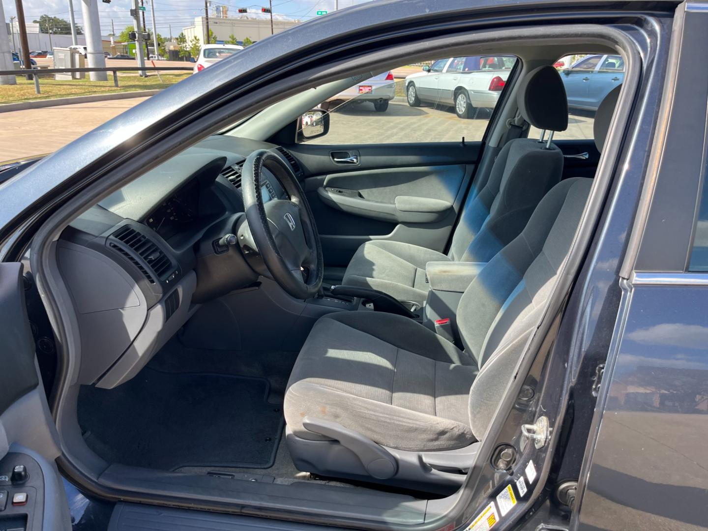 2005 blue /TAN Honda Accord (1HGCM665X5A) , Automatic transmission, located at 14700 Tomball Parkway 249, Houston, TX, 77086, (281) 444-2200, 29.928619, -95.504074 - Photo#8