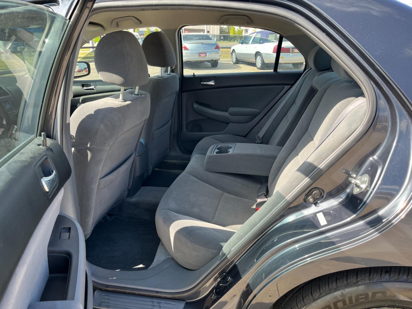 2005 blue /TAN Honda Accord (1HGCM665X5A) , Automatic transmission, located at 14700 Tomball Parkway 249, Houston, TX, 77086, (281) 444-2200, 29.928619, -95.504074 - Photo#9