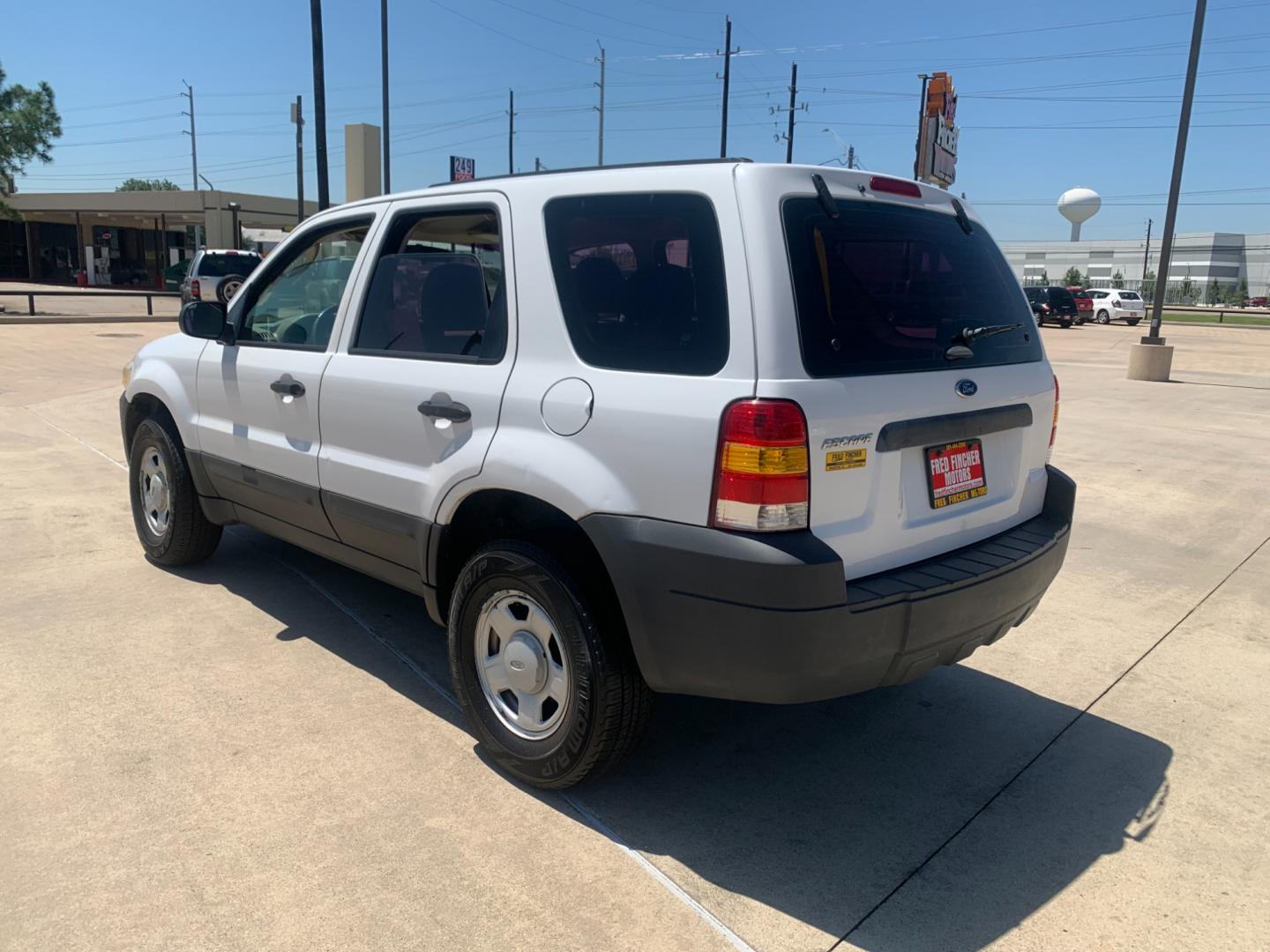 2001 white /black Ford Escape XLT 4WD (1FMCU04191K) with an 3.0L V6 DOHC 24V engine, Automatic transmission, located at 14700 Tomball Parkway 249, Houston, TX, 77086, (281) 444-2200, 29.928619, -95.504074 - Photo#4