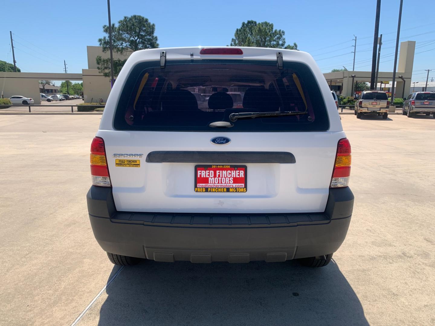 2001 white /black Ford Escape XLT 4WD (1FMCU04191K) with an 3.0L V6 DOHC 24V engine, Automatic transmission, located at 14700 Tomball Parkway 249, Houston, TX, 77086, (281) 444-2200, 29.928619, -95.504074 - Photo#5