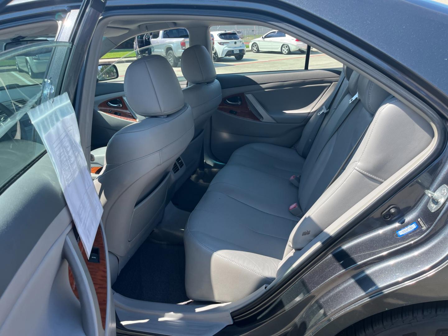 2010 GRAY /gray Toyota Camry LE V6 6-Spd AT (4T1BK3EK2AU) with an 3.5L V6 DOHC 24V engine, 6-Speed Automatic transmission, located at 14700 Tomball Parkway 249, Houston, TX, 77086, (281) 444-2200, 29.928619, -95.504074 - Photo#9