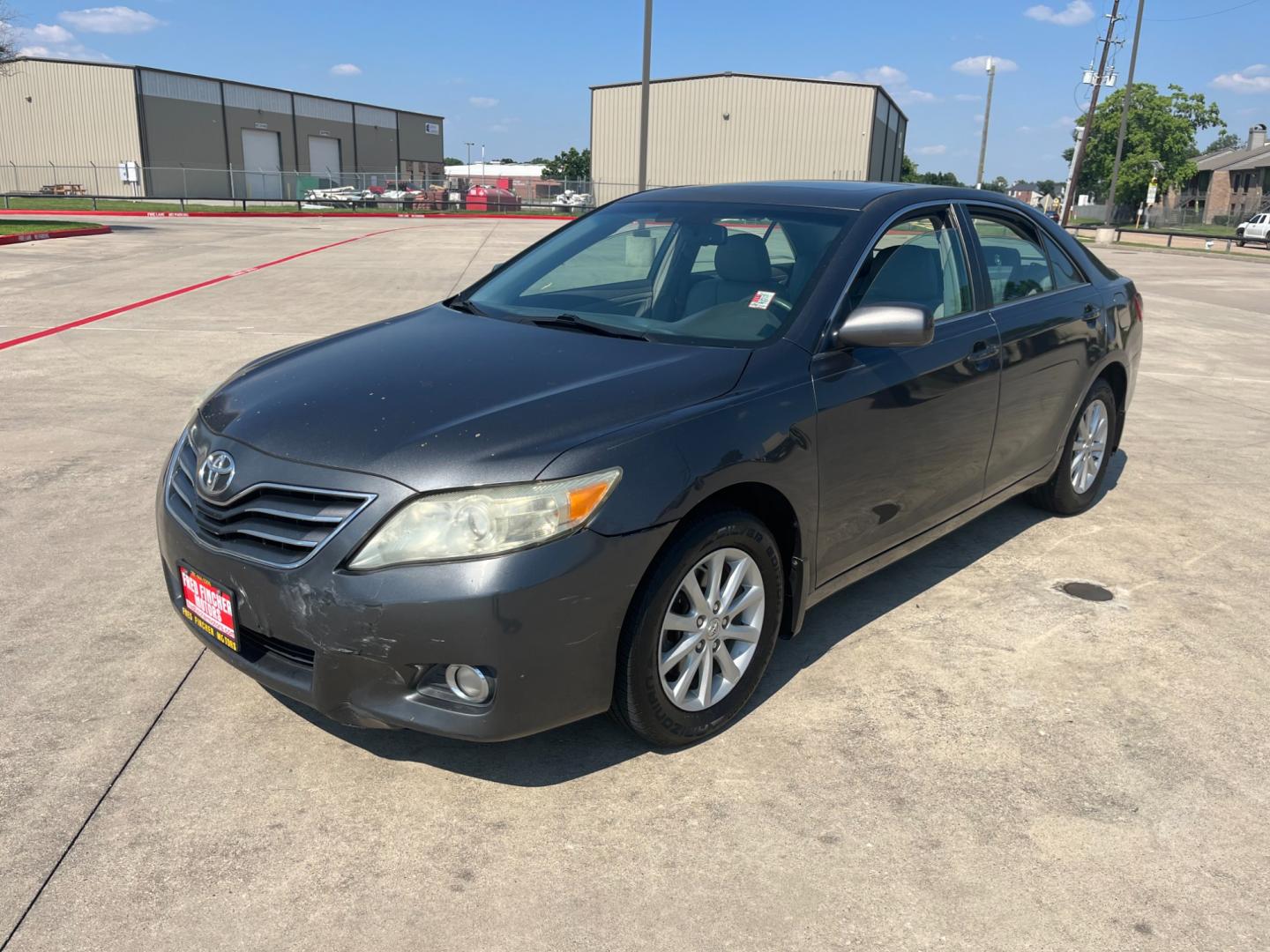 2010 GRAY /gray Toyota Camry LE V6 6-Spd AT (4T1BK3EK2AU) with an 3.5L V6 DOHC 24V engine, 6-Speed Automatic transmission, located at 14700 Tomball Parkway 249, Houston, TX, 77086, (281) 444-2200, 29.928619, -95.504074 - Photo#2