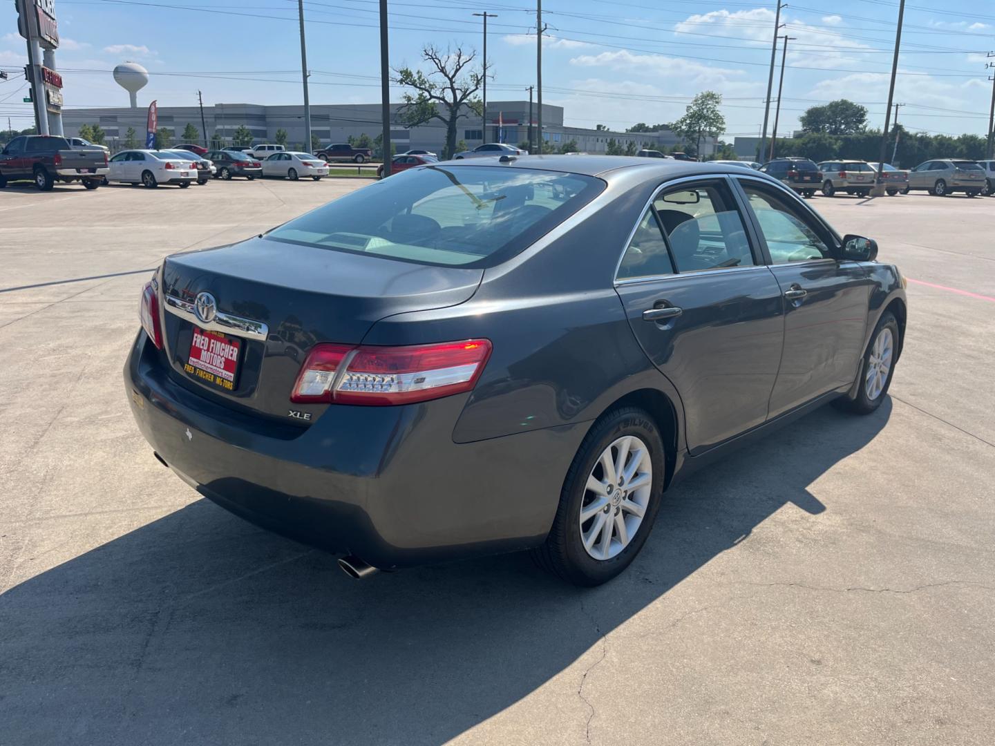 2010 GRAY /gray Toyota Camry LE V6 6-Spd AT (4T1BK3EK2AU) with an 3.5L V6 DOHC 24V engine, 6-Speed Automatic transmission, located at 14700 Tomball Parkway 249, Houston, TX, 77086, (281) 444-2200, 29.928619, -95.504074 - Photo#6