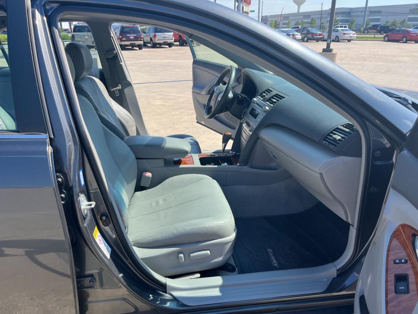 2010 GRAY /gray Toyota Camry LE V6 6-Spd AT (4T1BK3EK2AU) with an 3.5L V6 DOHC 24V engine, 6-Speed Automatic transmission, located at 14700 Tomball Parkway 249, Houston, TX, 77086, (281) 444-2200, 29.928619, -95.504074 - Photo#11