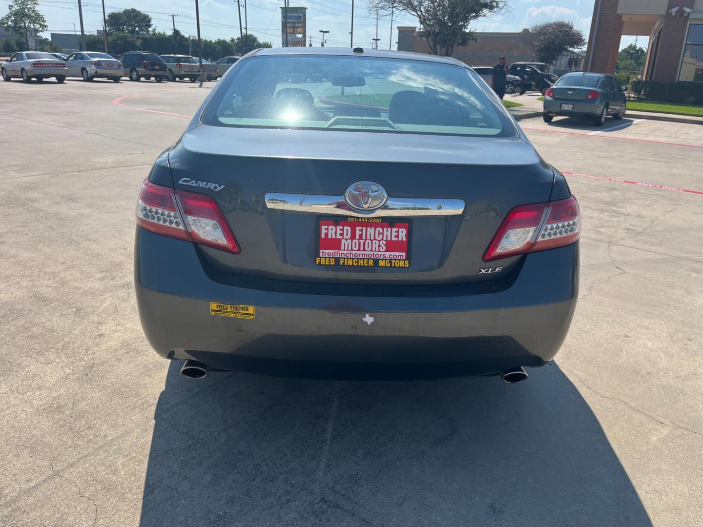 2010 GRAY /gray Toyota Camry LE V6 6-Spd AT (4T1BK3EK2AU) with an 3.5L V6 DOHC 24V engine, 6-Speed Automatic transmission, located at 14700 Tomball Parkway 249, Houston, TX, 77086, (281) 444-2200, 29.928619, -95.504074 - Photo#5