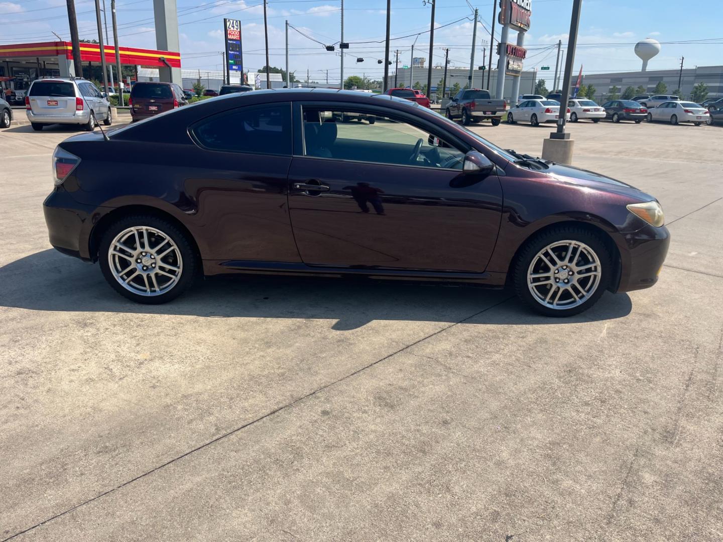 2008 purple /black Scion tC Sport Coupe (JTKDE167980) with an 2.4L L4 DOHC 16V engine, Automatic transmission, located at 14700 Tomball Parkway 249, Houston, TX, 77086, (281) 444-2200, 29.928619, -95.504074 - Photo#7