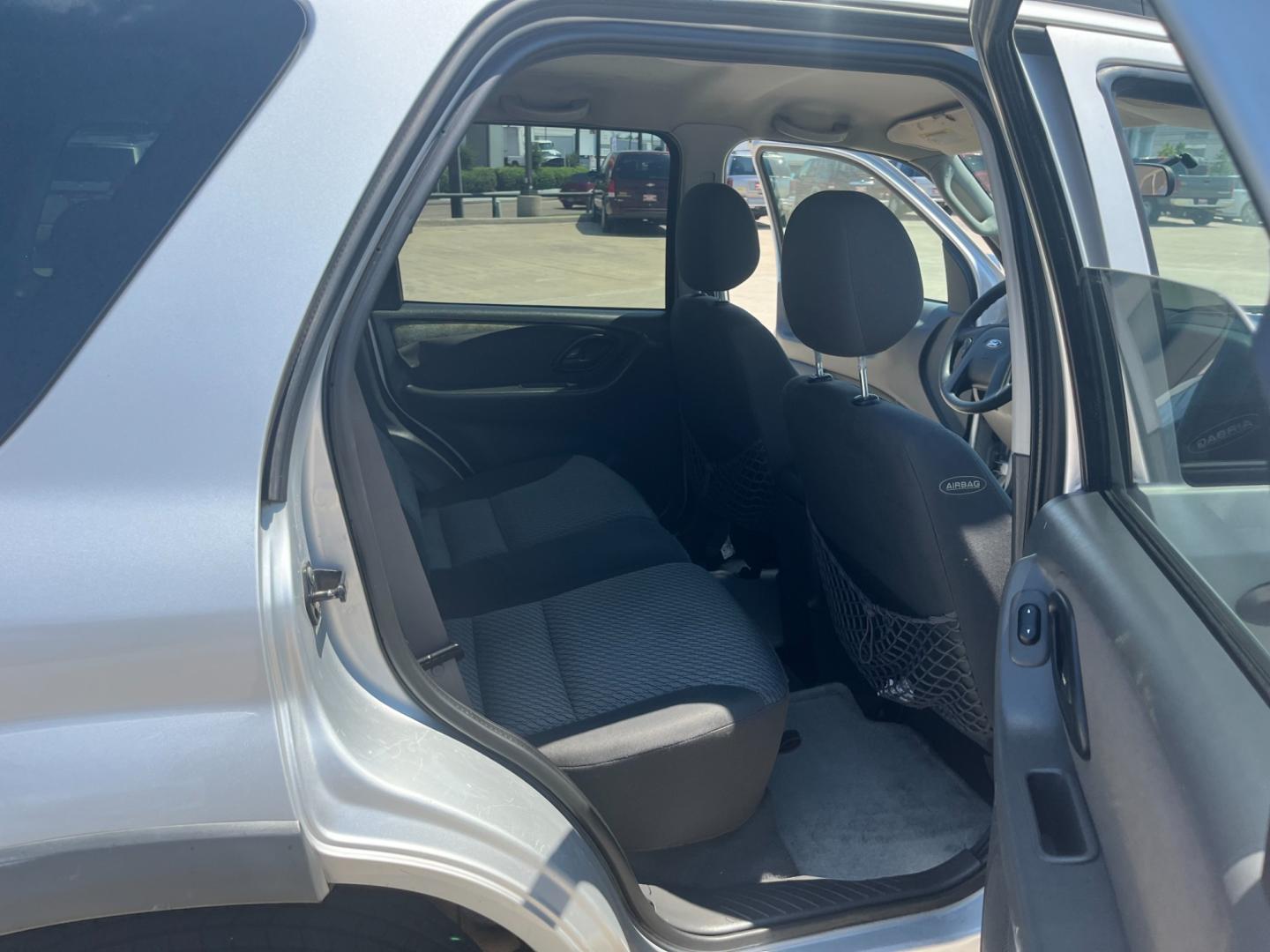 2004 silver /black Ford Escape XLT 2WD (1FMCU03144K) with an 3.0L V6 DOHC 24V engine, 4-Speed Automatic Overdrive transmission, located at 14700 Tomball Parkway 249, Houston, TX, 77086, (281) 444-2200, 29.928619, -95.504074 - Photo#12