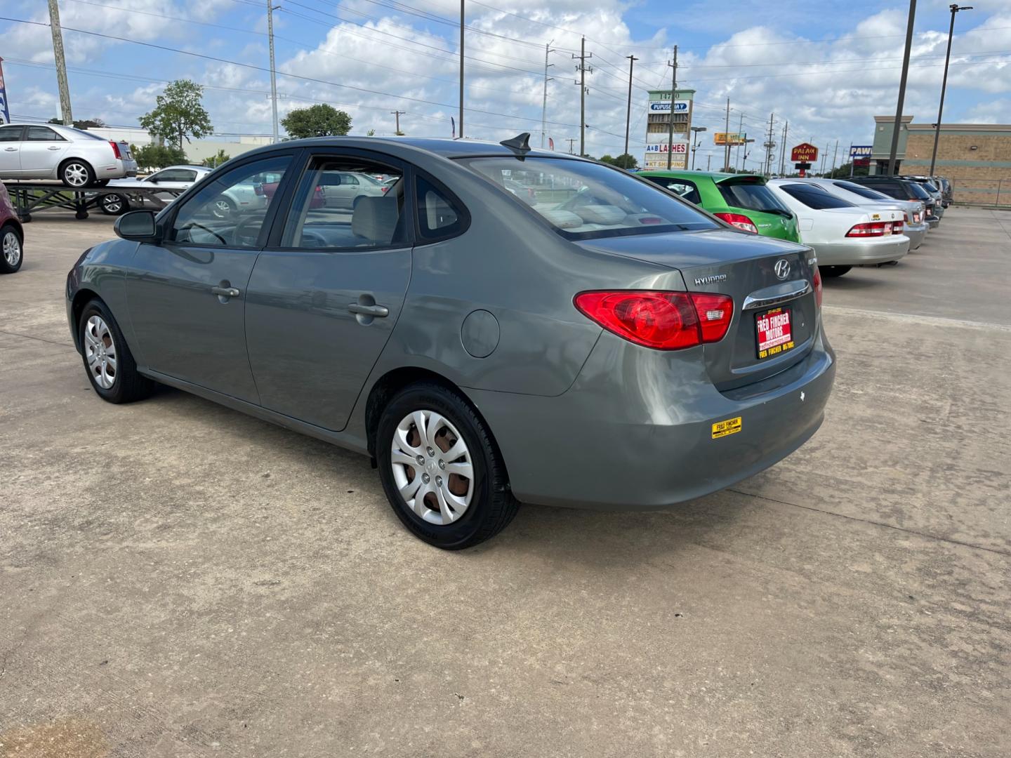 2010 green /gray Hyundai Elantra GLS (KMHDU4AD7AU) with an 2.0L L4 DOHC 16V engine, Automatic transmission, located at 14700 Tomball Parkway 249, Houston, TX, 77086, (281) 444-2200, 29.928619, -95.504074 - Photo#4