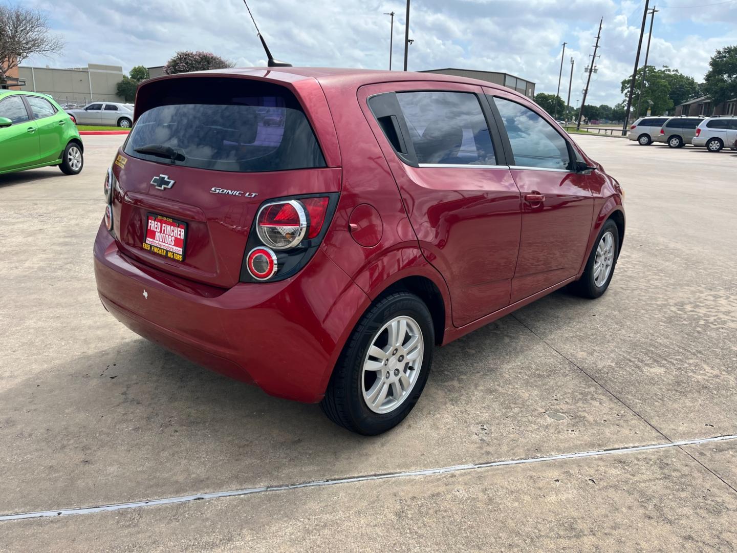 2013 red /black Chevrolet Sonic LT Auto 5-Door (1G1JC6SH3D4) with an 1.8L L4 DOHC 24V FFV engine, 6-Speed Automatic transmission, located at 14700 Tomball Parkway 249, Houston, TX, 77086, (281) 444-2200, 29.928619, -95.504074 - Photo#6