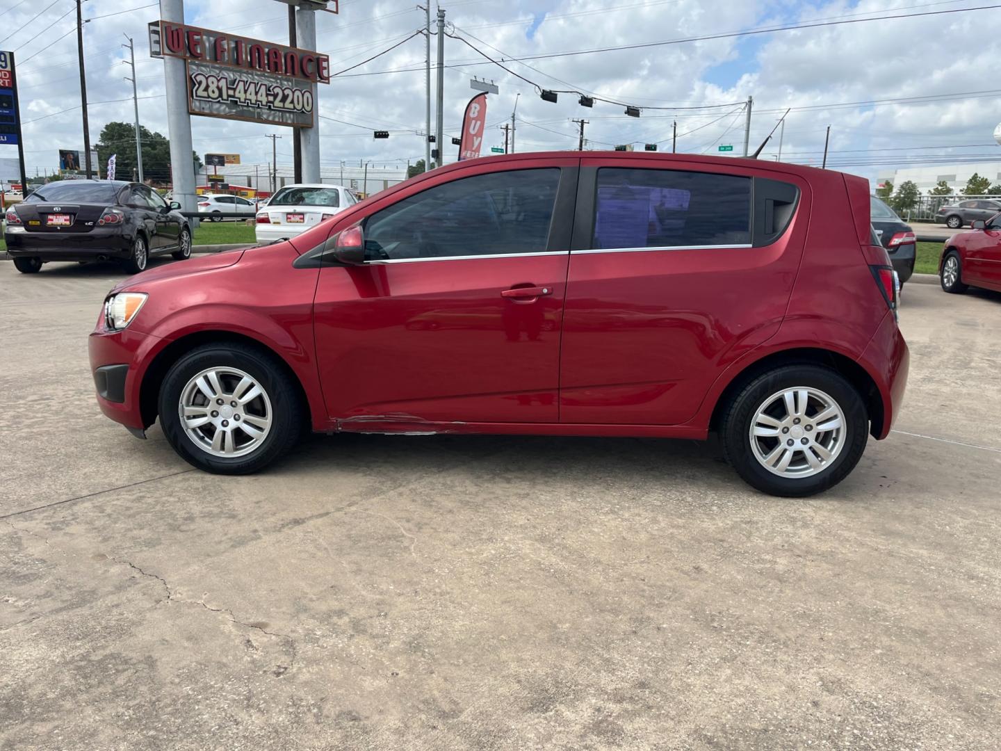 2013 red /black Chevrolet Sonic LT Auto 5-Door (1G1JC6SH3D4) with an 1.8L L4 DOHC 24V FFV engine, 6-Speed Automatic transmission, located at 14700 Tomball Parkway 249, Houston, TX, 77086, (281) 444-2200, 29.928619, -95.504074 - Photo#3