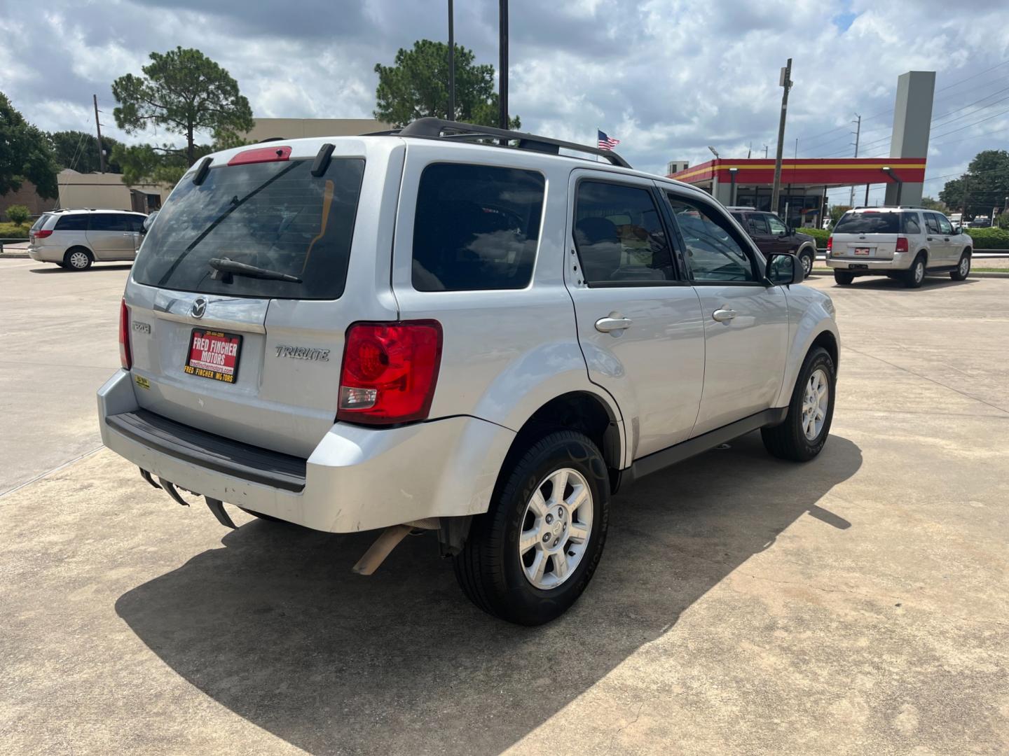 2009 silver /black Mazda Tribute i Grand Touring FWD (4F2CZ02769K) with an 2.3L L4 DOHC 24V engine, 4-Speed Automatic transmission, located at 14700 Tomball Parkway 249, Houston, TX, 77086, (281) 444-2200, 29.928619, -95.504074 - Photo#6