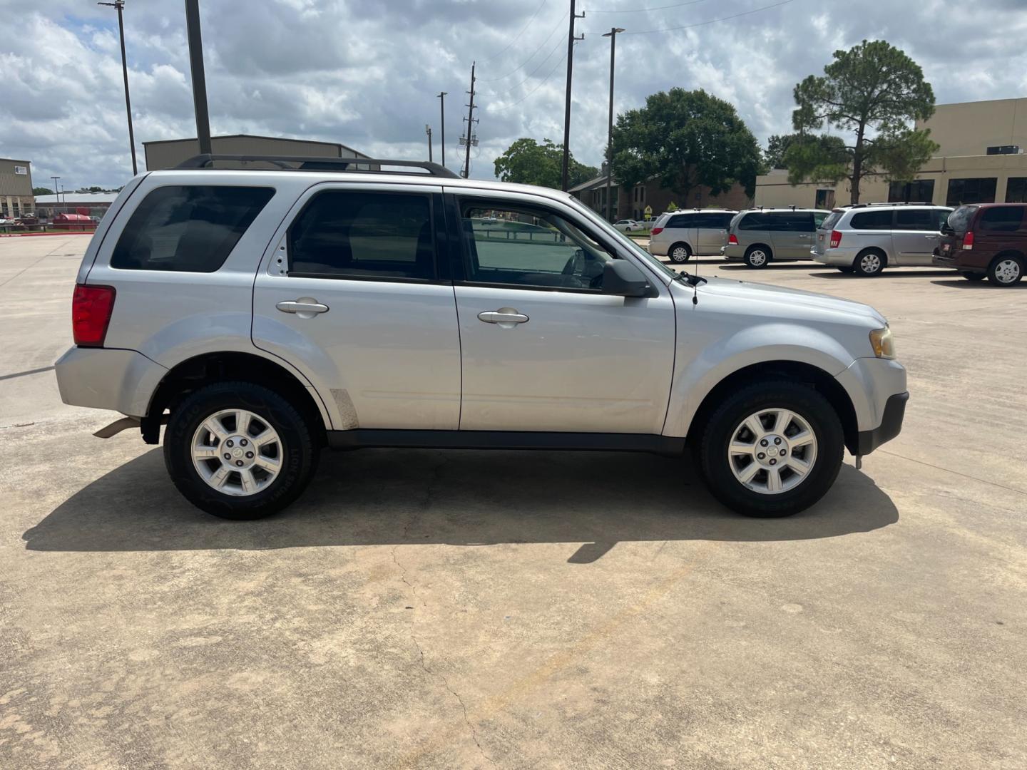 2009 silver /black Mazda Tribute i Grand Touring FWD (4F2CZ02769K) with an 2.3L L4 DOHC 24V engine, 4-Speed Automatic transmission, located at 14700 Tomball Parkway 249, Houston, TX, 77086, (281) 444-2200, 29.928619, -95.504074 - Photo#7