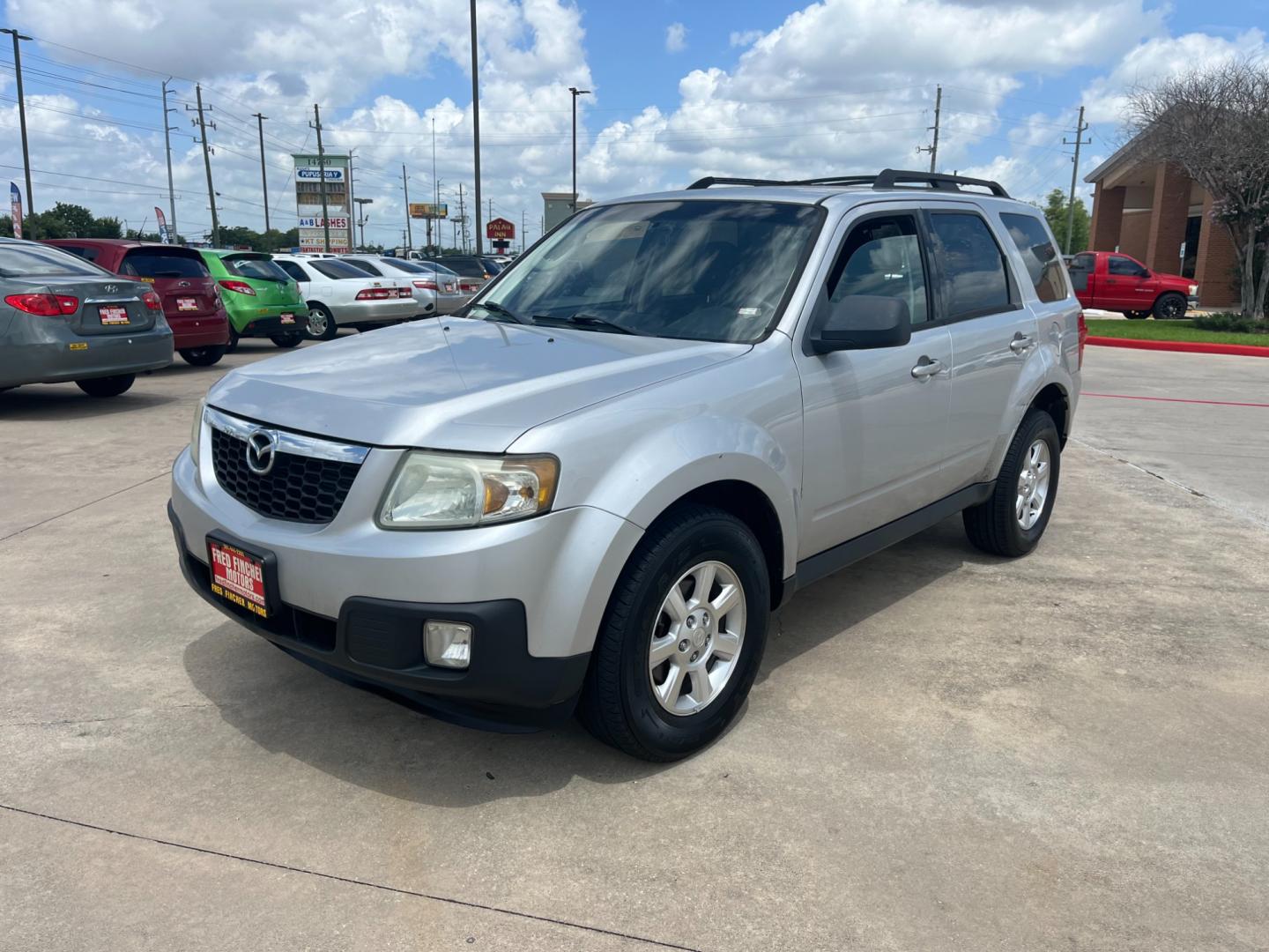 2009 silver /black Mazda Tribute i Grand Touring FWD (4F2CZ02769K) with an 2.3L L4 DOHC 24V engine, 4-Speed Automatic transmission, located at 14700 Tomball Parkway 249, Houston, TX, 77086, (281) 444-2200, 29.928619, -95.504074 - Photo#2