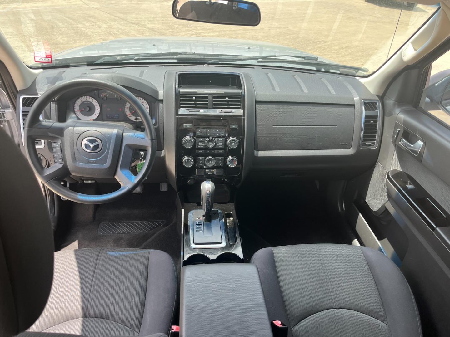 2009 silver /black Mazda Tribute i Grand Touring FWD (4F2CZ02769K) with an 2.3L L4 DOHC 24V engine, 4-Speed Automatic transmission, located at 14700 Tomball Parkway 249, Houston, TX, 77086, (281) 444-2200, 29.928619, -95.504074 - Photo#10