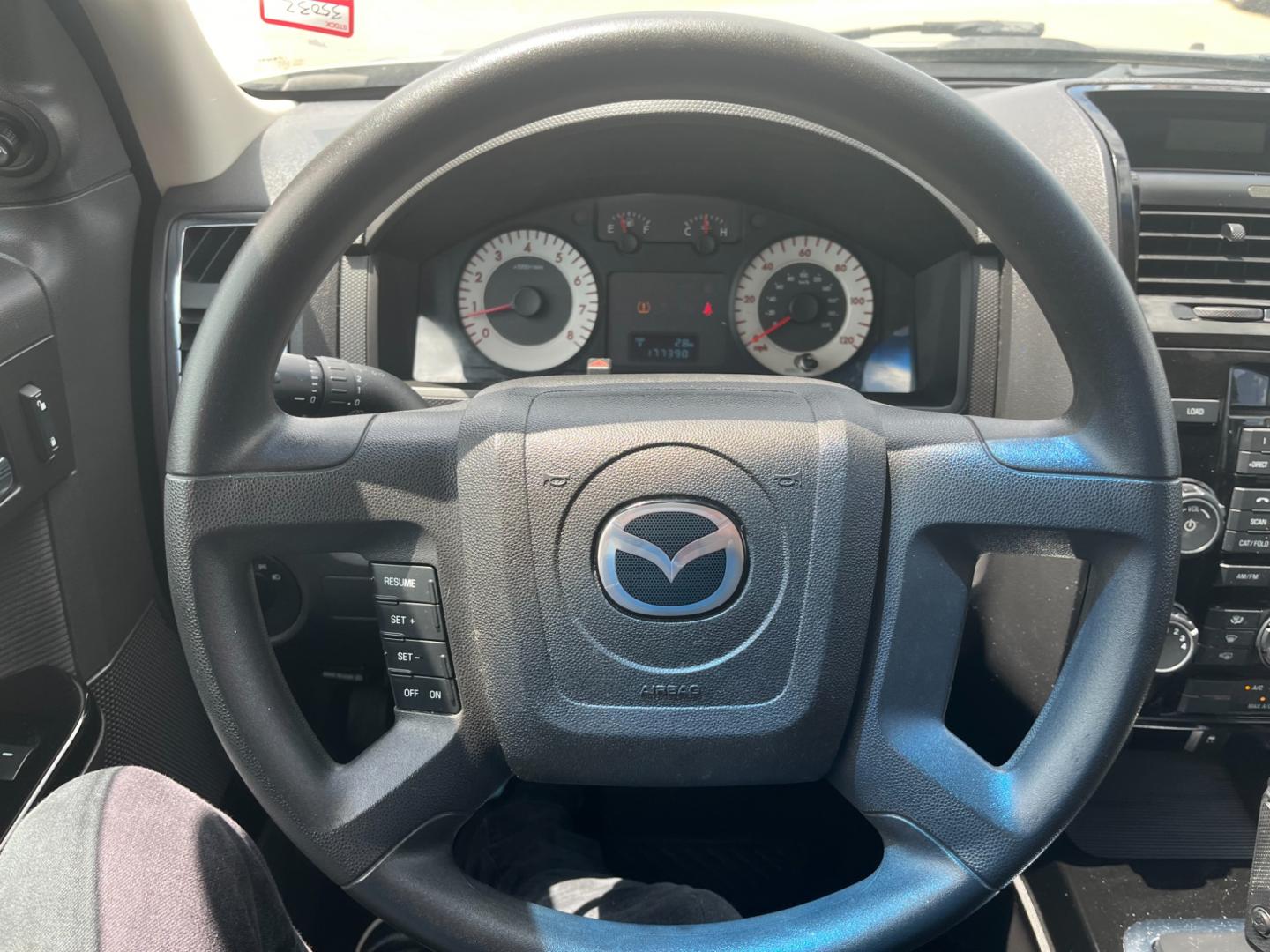 2009 silver /black Mazda Tribute i Grand Touring FWD (4F2CZ02769K) with an 2.3L L4 DOHC 24V engine, 4-Speed Automatic transmission, located at 14700 Tomball Parkway 249, Houston, TX, 77086, (281) 444-2200, 29.928619, -95.504074 - Photo#16