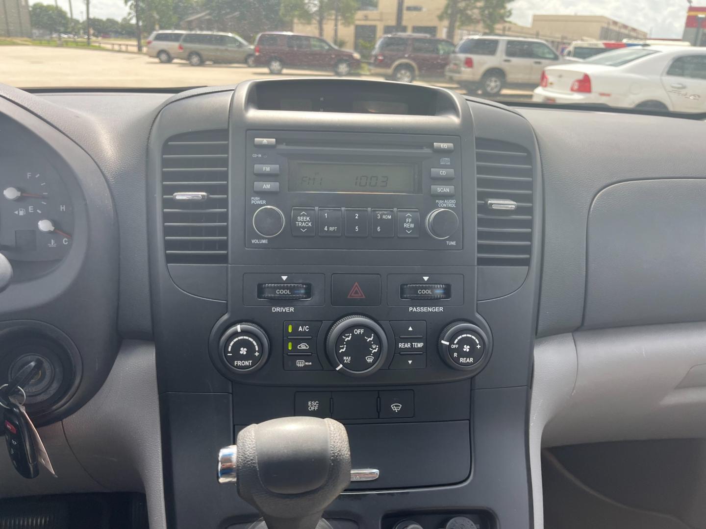 2008 silver /gray Hyundai Entourage GLS (KNDMC233486) with an 3.8L V6 DOHC 24V engine, 5-Speed Automatic Overdrive transmission, located at 14700 Tomball Parkway 249, Houston, TX, 77086, (281) 444-2200, 29.928619, -95.504074 - Photo#15