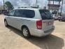 2008 silver /gray Hyundai Entourage GLS (KNDMC233486) with an 3.8L V6 DOHC 24V engine, 5-Speed Automatic Overdrive transmission, located at 14700 Tomball Parkway 249, Houston, TX, 77086, (281) 444-2200, 29.928619, -95.504074 - Photo#4